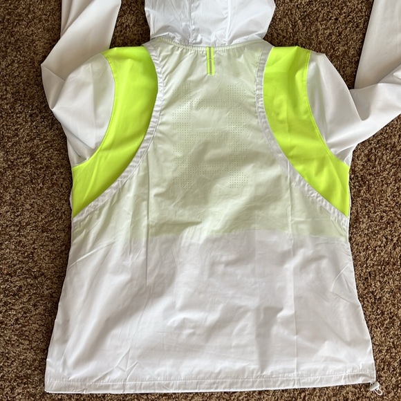 Under Armour Women’s Run Anywhere Jacket Size L NEW! - Picture 8 of 11